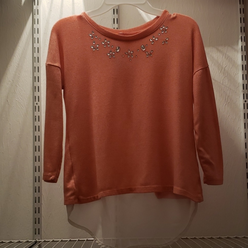 Girls blouse w embellished neckline/ chiffon hem